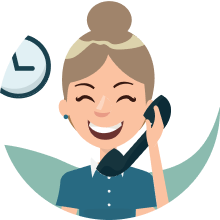 Kundeservice taler i telefon smilende