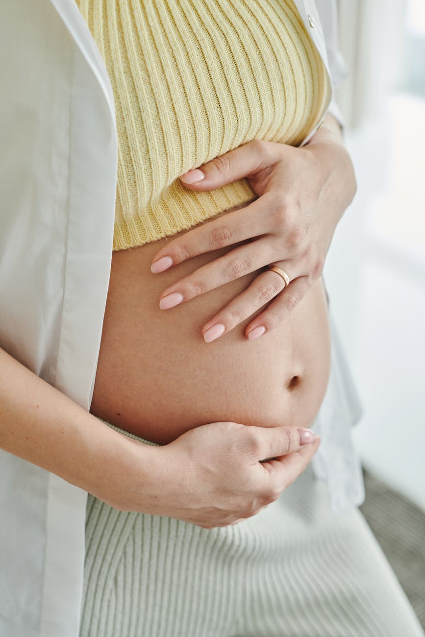 Gravid kvinde på vej til massage