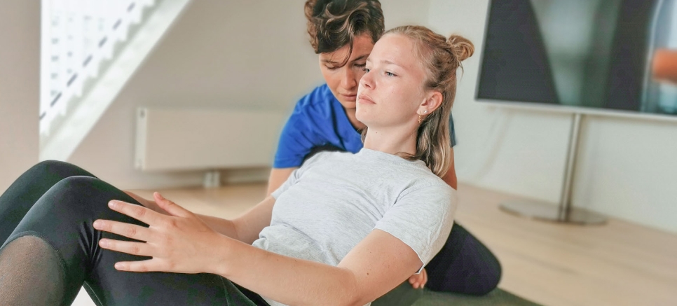 Kvinde laver yoga