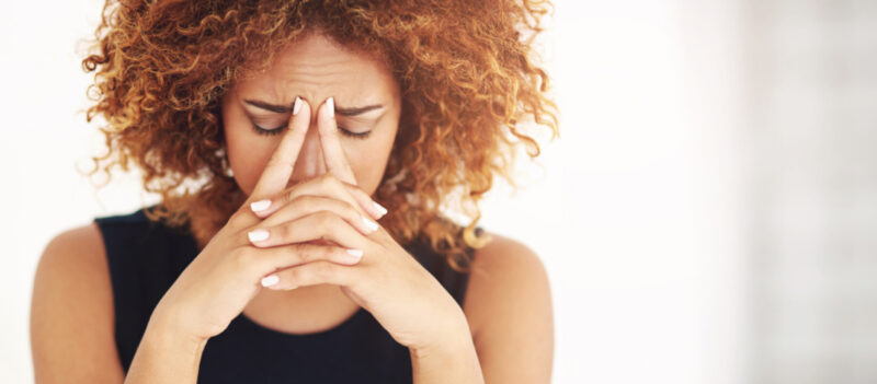 Kvinde lider af hjernetåge